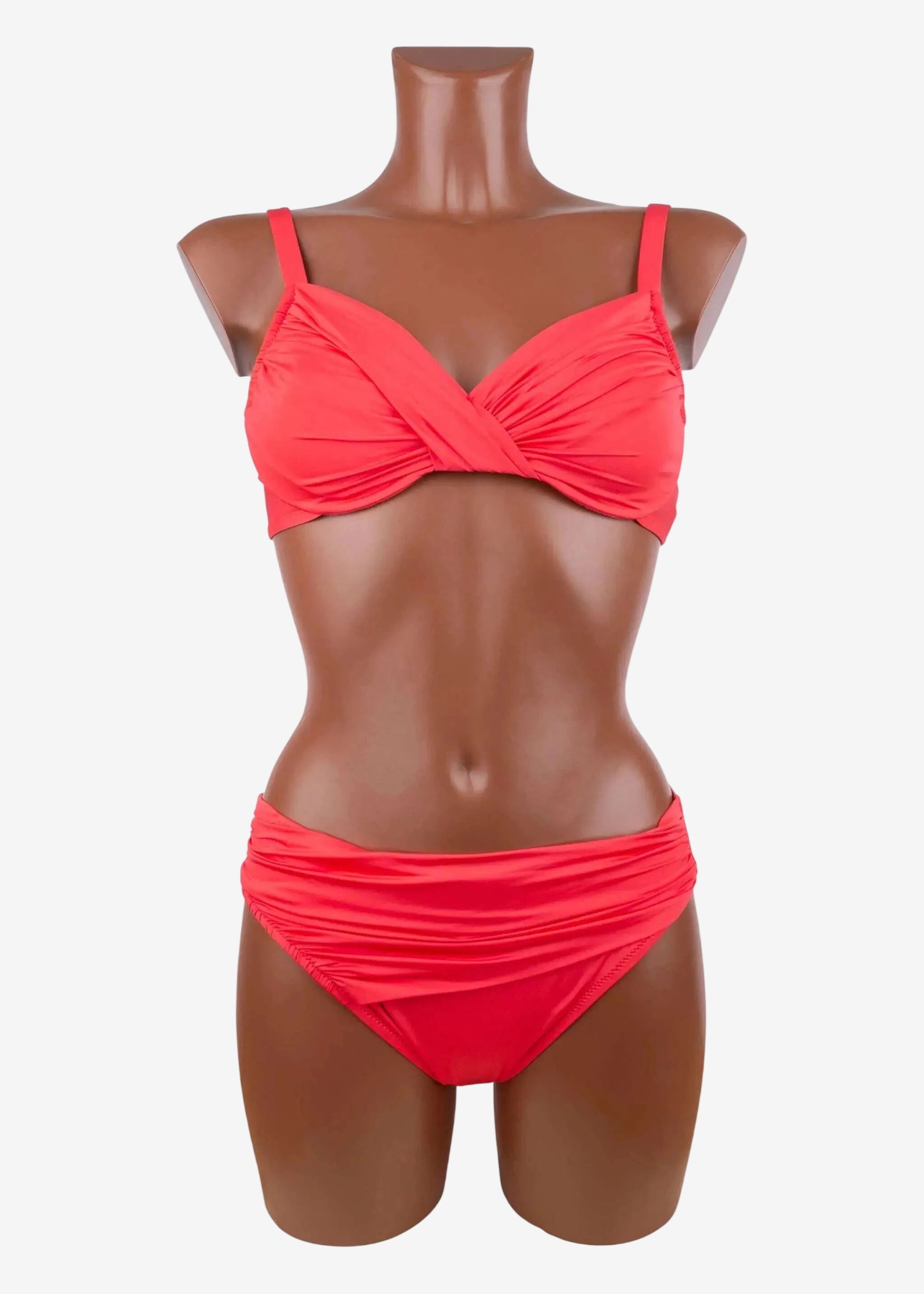 Bikini Roidal rosso con reggiseno a ferretto e slip drappeggiato.