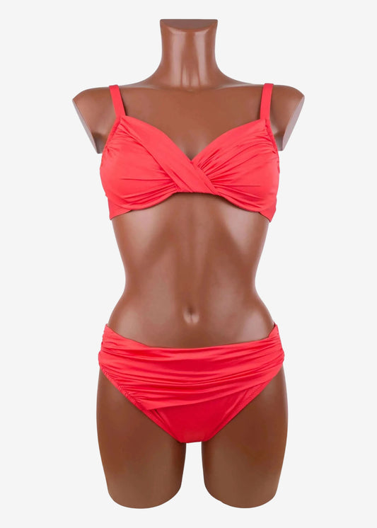 Bikini Roidal rosso con reggiseno a ferretto e slip drappeggiato.
