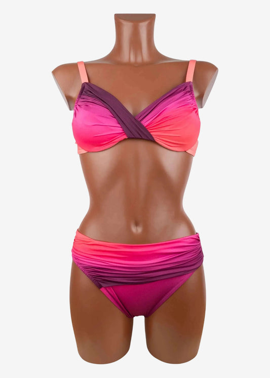 Bikini Roidal con ferretto e slip a vita alta in tessuto corallo sfumato e arricciato.