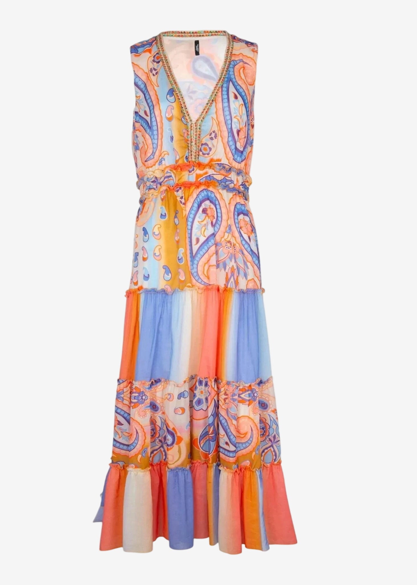 Abito lungo smanicato con scollo a V, fantasia paisley multicolore e gonna a balze.