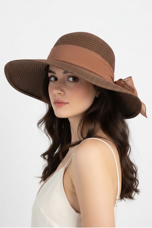 Cappello floppy cioccolato Adrian nastro rosa antico - modella