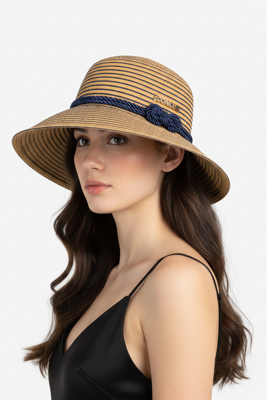 Cappello bucket nocciola blu navy Iconique - modella