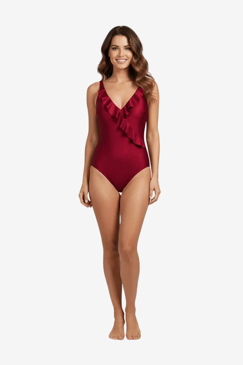 Costume intero color bordeaux con scollo a V impreziosito da una balza decorativa.