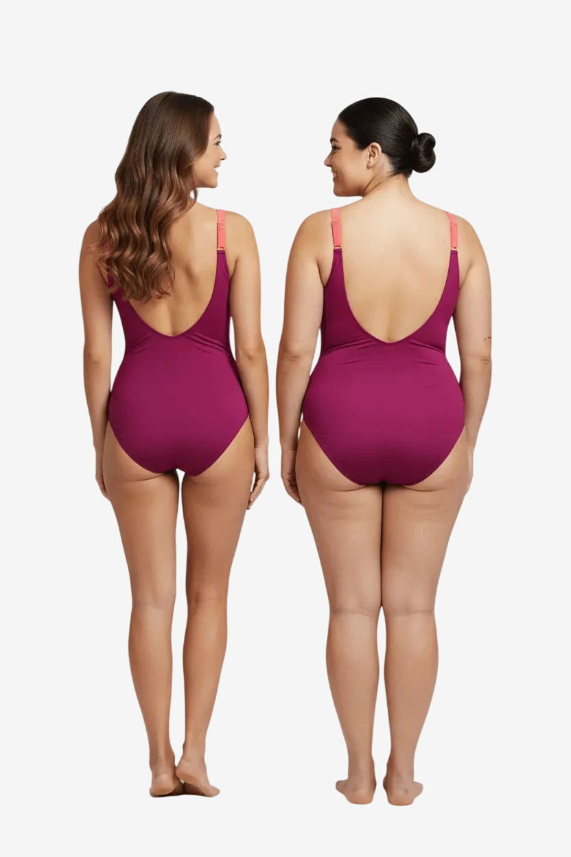 Due modelle indossano un costume intero Roidal color corallo sfumato con spalline regolabili.