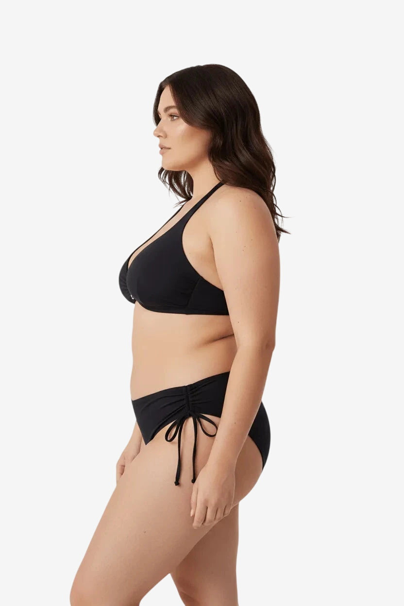 Bikini a triangolo nero Roidal con allacciatura al collo e slip con fiocchi laterali.