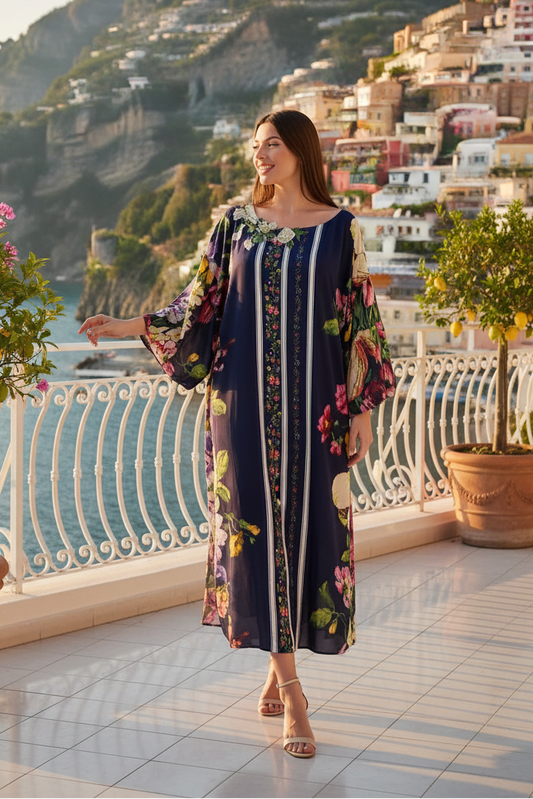 Poncho lungo Raffaela D'Angelo con fantasia floreale blu, collezione Cruise.