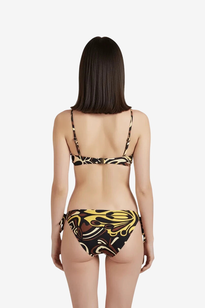 Vista posteriore di un bikini push-up con fantasia tribale Africa nei toni del marrone e giallo.
